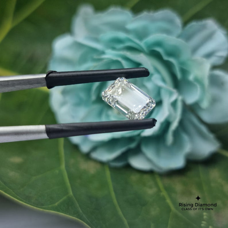 3.0 CT Emerald F/VS Lab Created Conflict Free Diamond