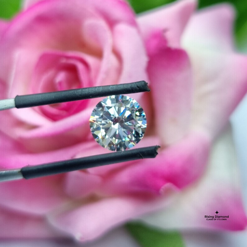 3.0 CT Round E/VVS Lab Grown Diamond With IGI Certificate