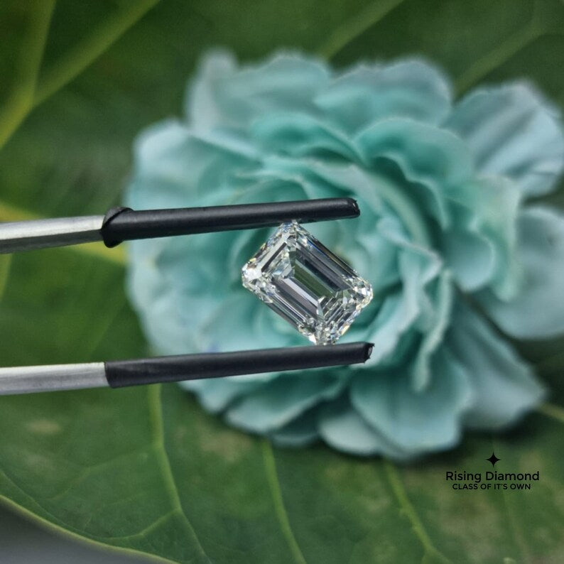 3.0 CT Emerald F/VS Lab Created Conflict Free Diamond