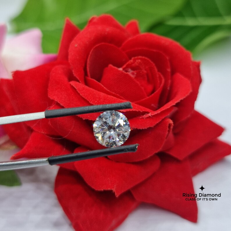 3.0 CT Round E/VVS Lab Grown Diamond With IGI Certificate